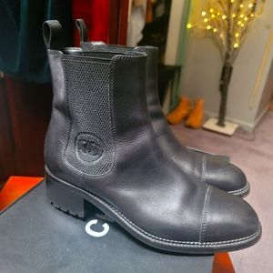 Chanel Chelsea Boots!